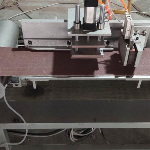 Busz fékbetét lyukasztó gép